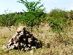 Steinpyramide zur Ehre des Flugottes Kei.